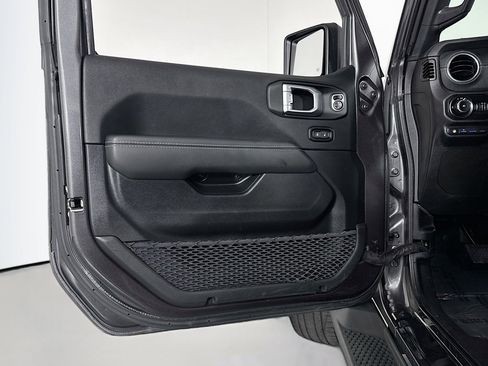 Used 2022 Jeep Wrangler Unlimited Sahara image 20