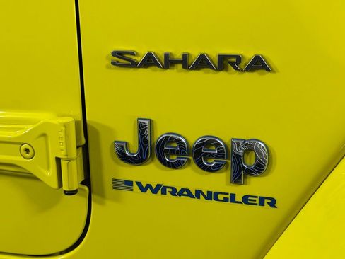 Used 2023 Jeep Wrangler Unlimited Sahara AWD/4WD image 15