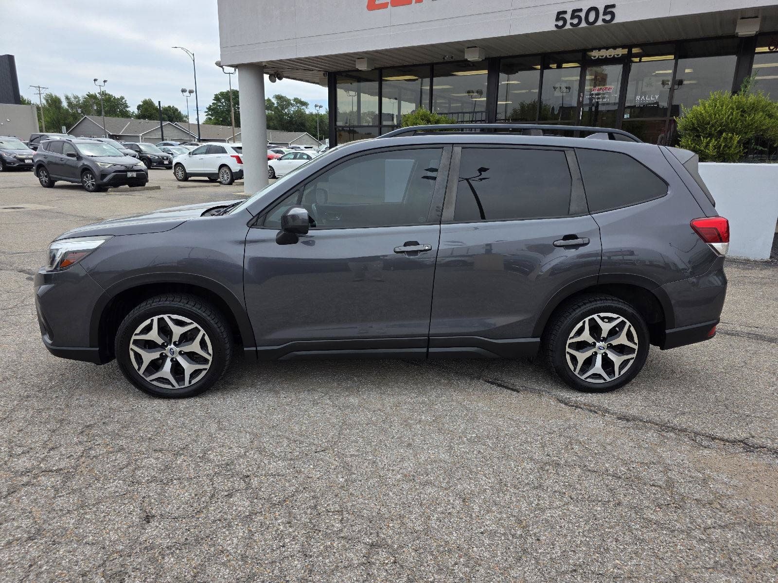Used 2020 Subaru Forester Premium AWD/4WD image 9