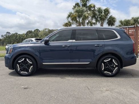 Certified 2023 Kia Telluride S w/ S Sunroof Package image 8