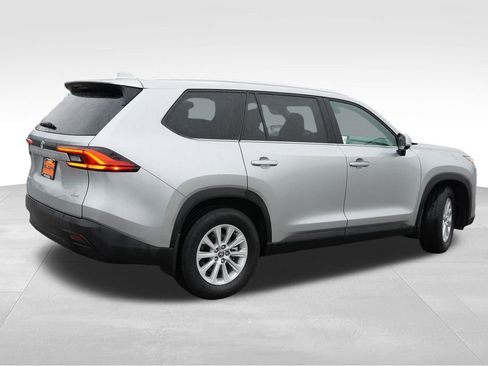 Used 2024 Toyota Grand Highlander XLE image 7