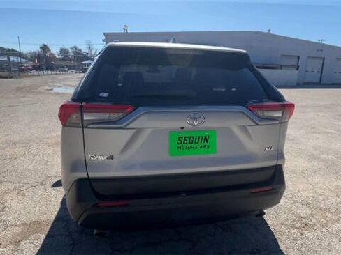 Used 2019 Toyota RAV4 XLE w/ Convenience Package image 7