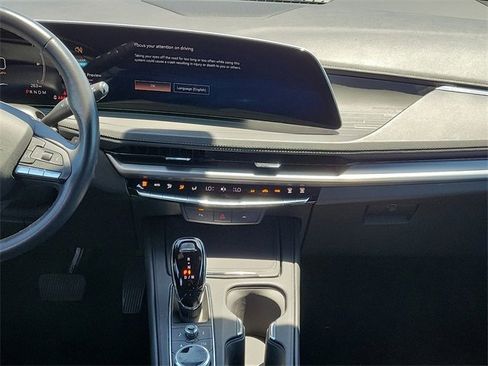 Used 2024 Cadillac XT4 Premium Luxury image 16