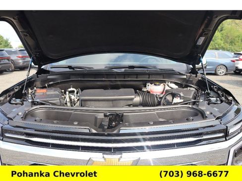 Used 2025 Chevrolet Suburban Premier image 32