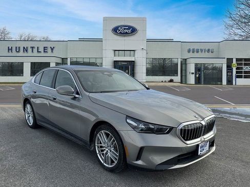 Used 2024 BMW 530i xDrive image 4