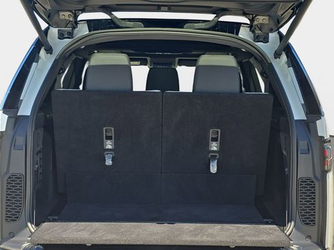 Used 2023 Land Rover Discovery HSE R-Dynamic image 15