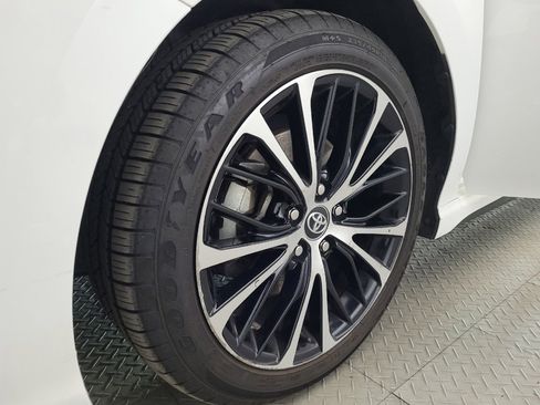 Used 2020 Toyota Camry SE FWD image 31