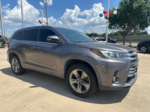 Used 2019 Toyota Highlander Limited Platinum FWD image 8