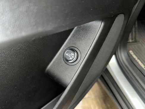 Certified 2023 Chevrolet Traverse LT image 9