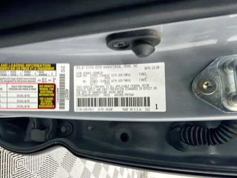 Used 2021 Toyota Tacoma TRD Off-Road AWD/4WD image 32