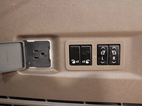 Used 2021 GMC Yukon Denali w/ Denali Ultimate Package AWD/4WD image 18