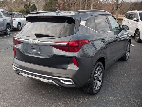 Used 2023 Kia Seltos EX image 9