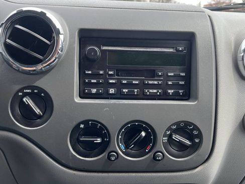 Used 2005 Ford Expedition XLT image 14