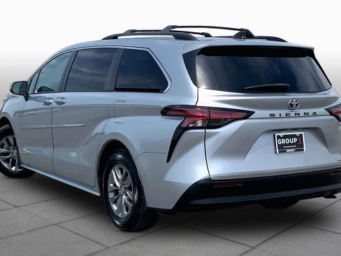 Used 2021 Toyota Sienna LE FWD image 12