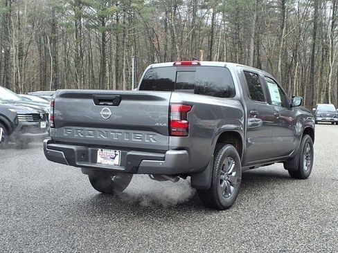 Used 2025 Nissan Frontier SV image 6
