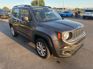 Used 2018 Jeep Renegade Latitude w/ Cold Weather Group image 1