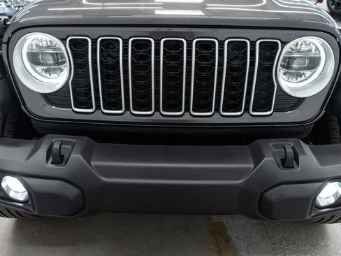 Used 2025 Jeep Wrangler Unlimited Sahara w/ Safety Group AWD/4WD image 38