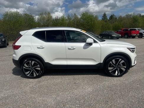 Used 2023 Volvo XC40 B5 Plus w/ Climate Package AWD/4WD image 7