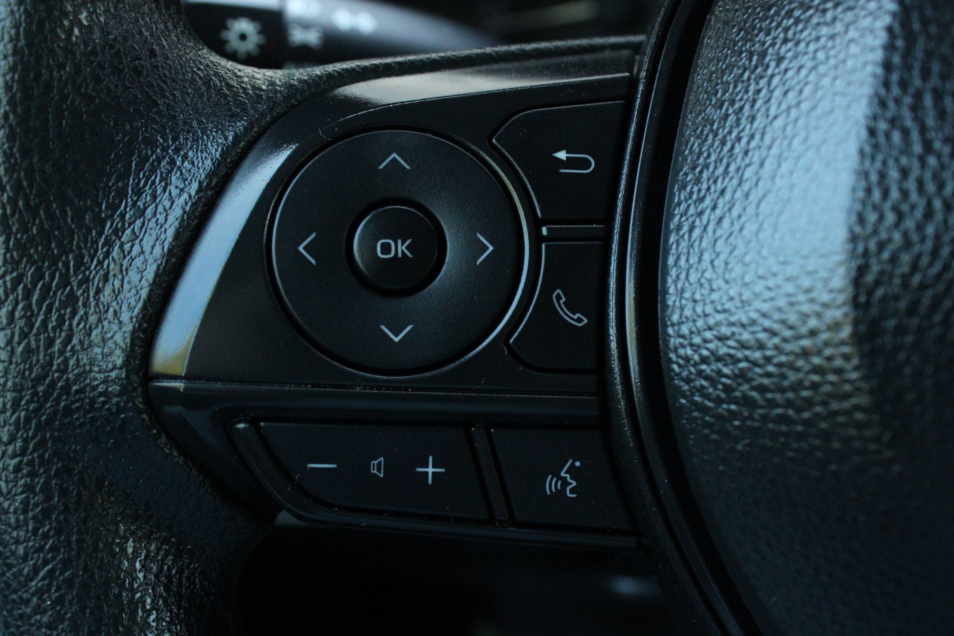 Used 2025 Toyota Corolla LE FWD image 30