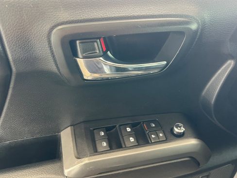 Used 2018 Toyota Tacoma Limited image 8