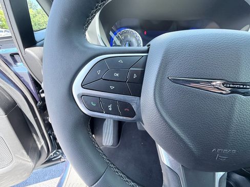 Used 2025 Chrysler Pacifica Select FWD image 15