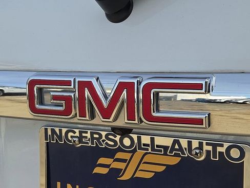 Used 2018 GMC Acadia SLT image 29