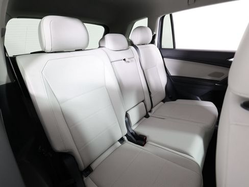 Used 2018 Volkswagen Tiguan SE AWD/4WD image 20