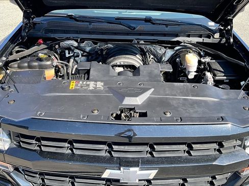 Used 2018 Chevrolet Silverado 1500 Custom w/ Custom Convenience Package AWD/4WD image 10