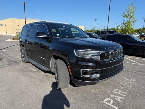 Used 2022 Jeep Wagoneer Series III AWD/4WD image 3