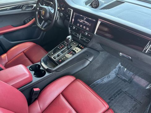 Certified 2023 Porsche Macan AWD/4WD image 16
