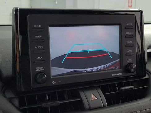 Used 2020 Toyota RAV4 LE FWD image 18