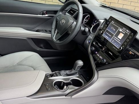 Used 2024 Toyota Camry XLE w/ Cold Weather Package image 9