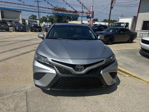 Used 2020 Toyota Camry SE w/ Convenience Package image 2