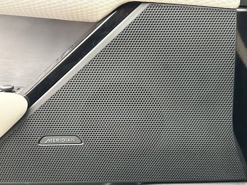 Used 2023 Land Rover Range Rover Velar R-Dynamic S image 11