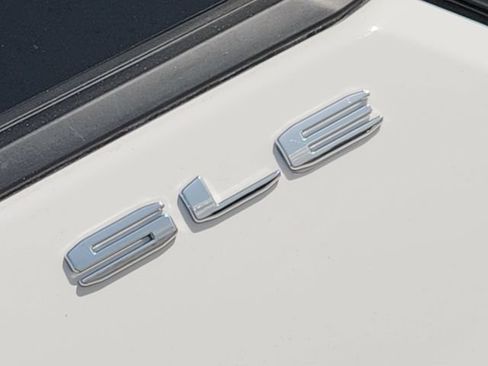 Used 2024 GMC Terrain SLE FWD image 11