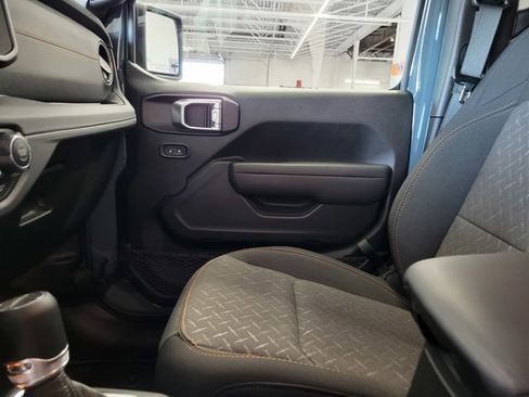 Used 2025 Jeep Gladiator Mojave w/ Safety Group image 32