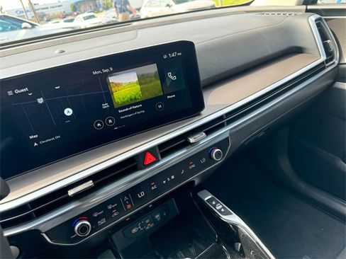 Certified 2024 Kia Sorento SX image 40
