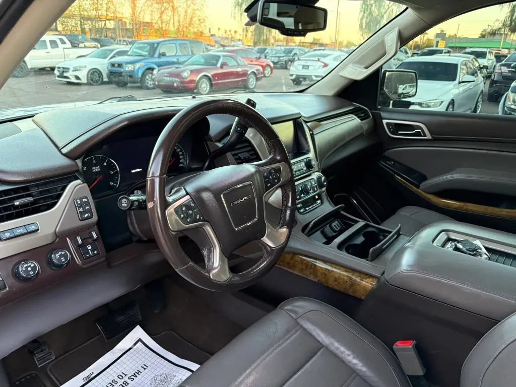 Used 2017 GMC Yukon XL Denali AWD/4WD image 8