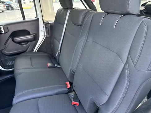 Used 2018 Jeep Wrangler Unlimited Sport S AWD/4WD image 14