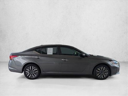 Used 2024 Nissan Altima 2.5 SV FWD image 4