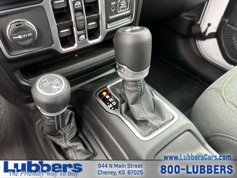 Used 2025 Jeep Wrangler Sahara AWD/4WD image 18