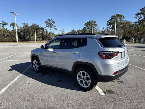 Used 2025 Jeep Compass Latitude image 5