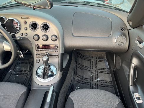 Used 2009 Pontiac Solstice Convertible w/ Preferred Package RWD image 28