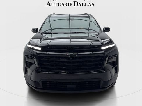 Used 2025 Chevrolet Traverse LT w/ Midnight/Sport Edition FWD image 3