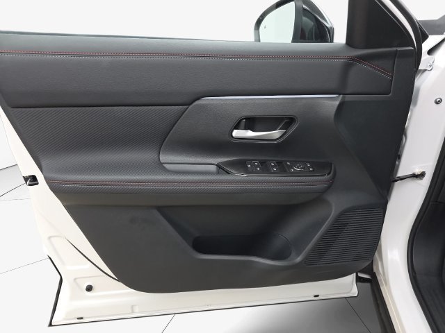Used 2025 Nissan Kicks SR FWD image 26
