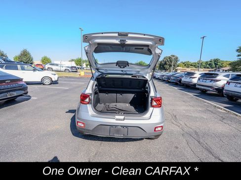 Used 2024 Hyundai Venue SEL image 11