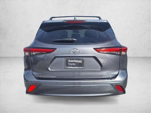 Used 2022 Toyota Highlander Limited image 6
