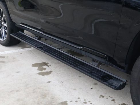 Used 2023 Cadillac Escalade Sport Platinum w/ LPO, Floor Liner Package AWD/4WD image 14