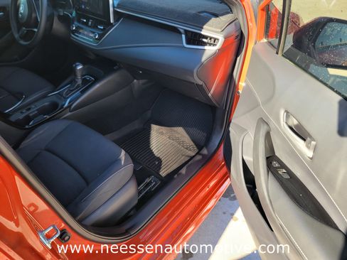 Used 2024 Toyota Corolla SE w/ SE Package image 9