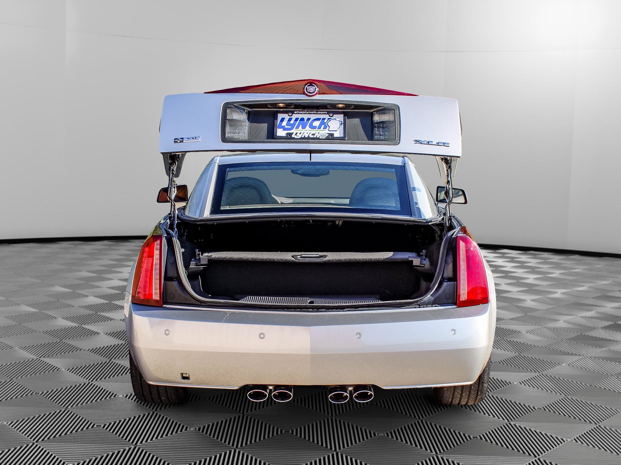 Used 2004 Cadillac XLR RWD image 4